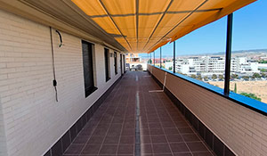 Toldos en Miralcampo.